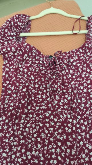 Vestido Bershka floral granate