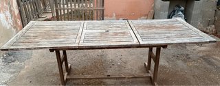 Mesa extensible de madera exterior
