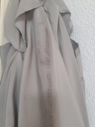 Sombrilla de tela gris