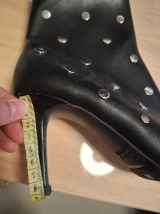 Botines negros mujer con tachuelas