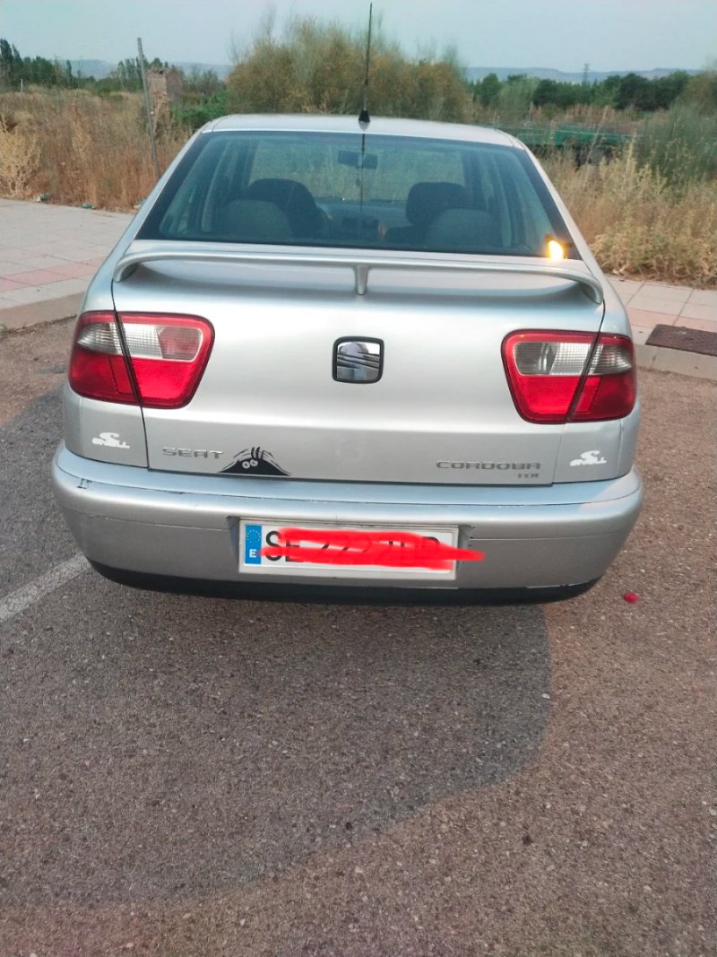 SEAT Cordoba 2000 - foto 1