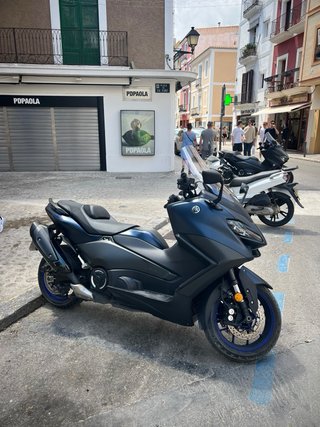 Yamaha TMAX 560 2022 Negra