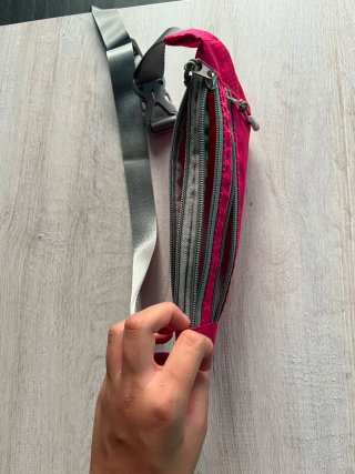 Riñonera deportiva rosa y gris