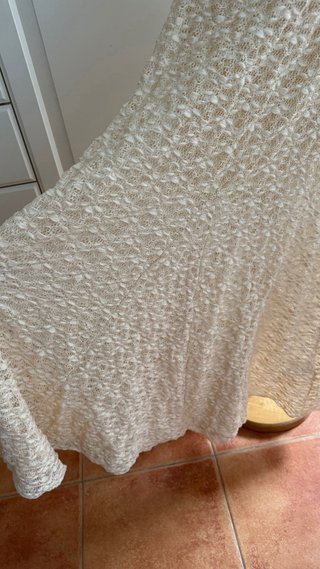 Falda larga de encaje beige