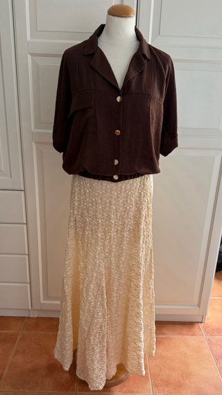 Falda larga de encaje beige