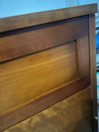 Cabecero de cama y arcón de madera