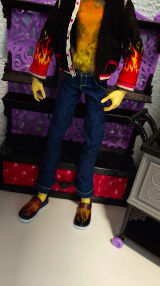 Muñeco Monster High Heath Burns Hijo del Fuego