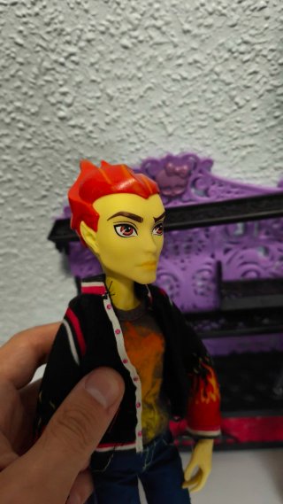 Muñeco Monster High Heath Burns Hijo del Fuego