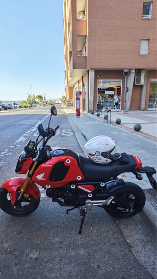Honda Grom 125 Roja y Negra
