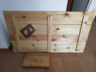 Cabecero de madera con mesillas