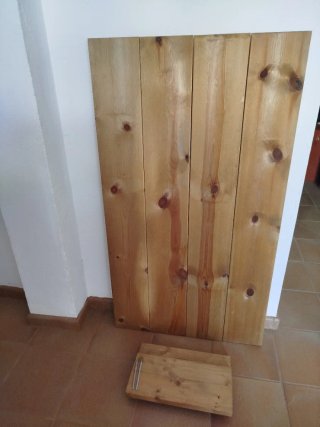 Cabecero de madera con mesillas