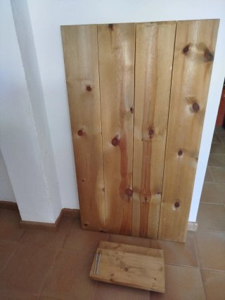 Cabecero de madera con mesillas