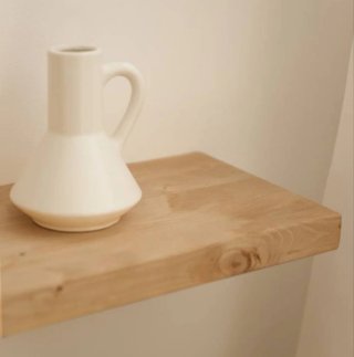 Cabecero de madera con mesillas
