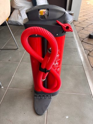Bomba de pie Titan II Roja