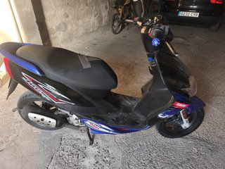 Yamaha Jog RR Scooter Negra y Azul
