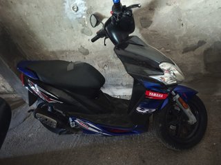 Yamaha Jog RR Scooter Negra y Azul