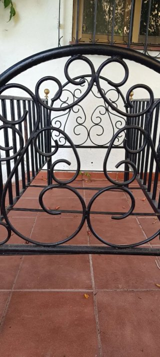 Cuna antigua de forja