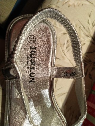 Vendo Sandalias de verano Hualun plateadas Talla 3