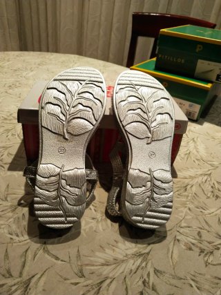 Vendo Sandalias de verano Hualun plateadas Talla 3