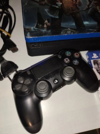 PS4 Slim con scatola+ 2 Giochi