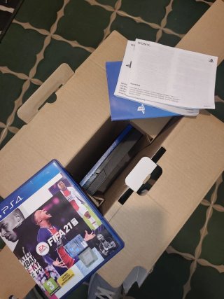 PS4 Slim con scatola+ 2 Giochi