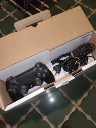 PS4 Slim con scatola+ 2 Giochi