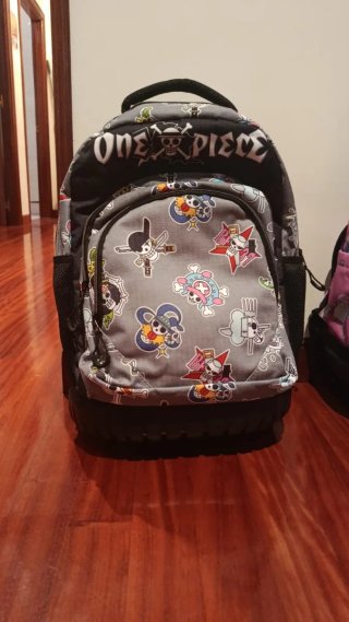 2 Mochilas con ruedas One Piece y Totto