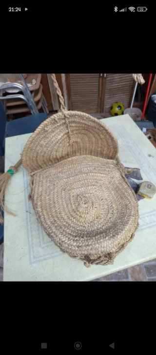 Capacha de palma y cuero
