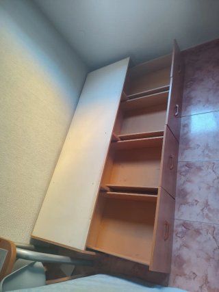Cajonera de madera marrón