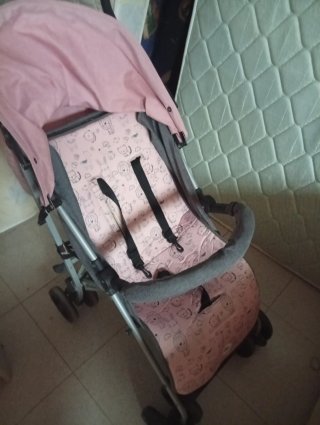 Carrito de bebé con estampado de animales