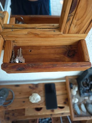 Espejo artesanal de madera rústico
