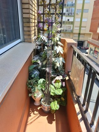 Conjunto 8 maceteros con plantas artificiales