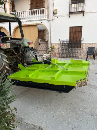 Desbrozadora de cadenas nueva