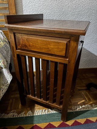 Mesita de noche de madera de teca