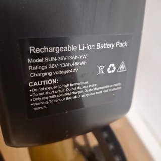 Bicicleta eléctrica amarilla