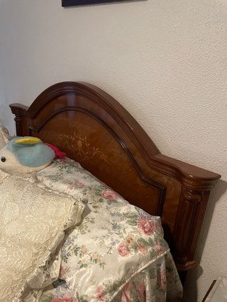 Dormitorio: 2 mesitas, cómoda, espejo y espejoURGE