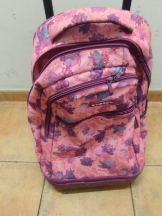 Mochila con ruedas y estampado floral