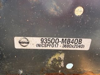 Caja de camión plana con balderas
