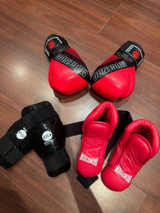 Traje y Guantes Mugendo Rojo Tailla 8 y 10 anos