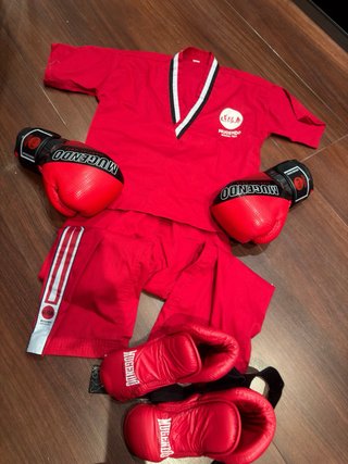 Traje y Guantes Mugendo Rojo Tailla 8 y 10 anos