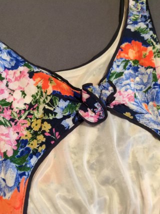 Vestido floral Stradivarius espalda abierta S