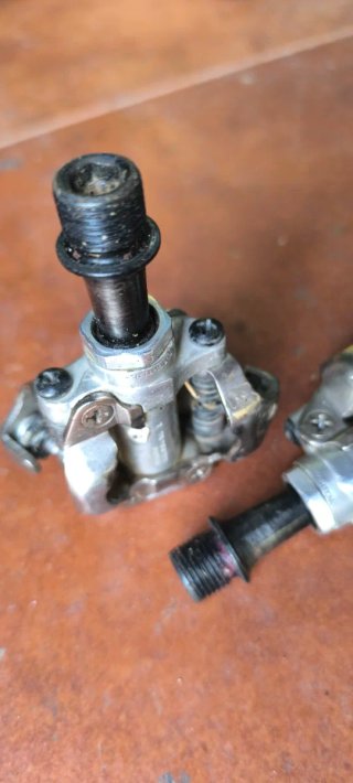 Pedales automáticos Shimano