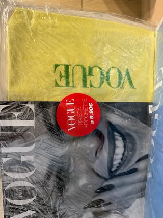 Vogue Italia con pochette