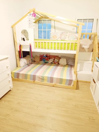 Cama litera de madera estilo casa