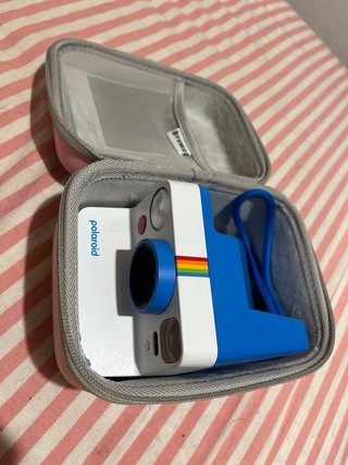 Polaroid Now Gen 2 + Estuche + 6 Fotos