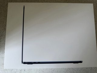 MacBook Air M2 13 Medianoche + Hub + Factura