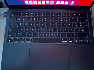 MacBook Air M2 13 Medianoche + Hub + Factura
