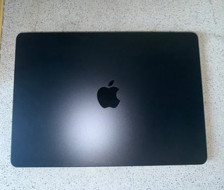 MacBook Air M2 13 Medianoche + Hub + Factura