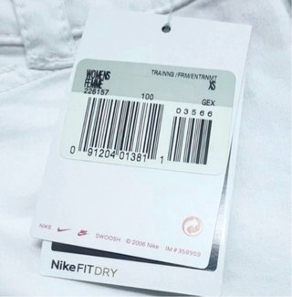 Talla XS. Pantalón corto vaquero NIKE con tirantes