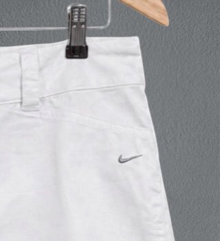 Talla XS. Pantalón corto vaquero NIKE con tirantes